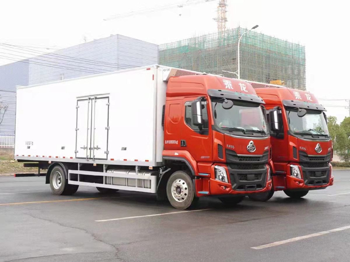 柳汽乘龍6.8米冷藏車